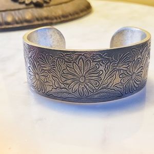 Salisbury Pewter Flower bracelet (April)
